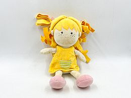 Голяма мека кукла в жълто