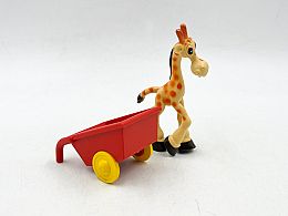 Жираф с количка