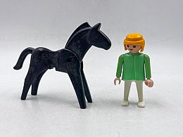 Playmobil черен кон с човек