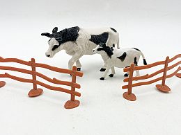 Крави с ограда