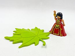 Момиче playmobil и листо