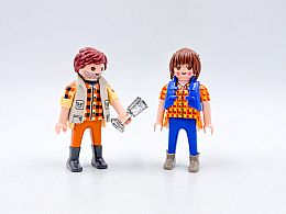 Playmobil човечета 2 бр с фенер